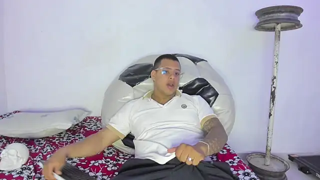 LucassFoster online show from 11/12/25, 03:51