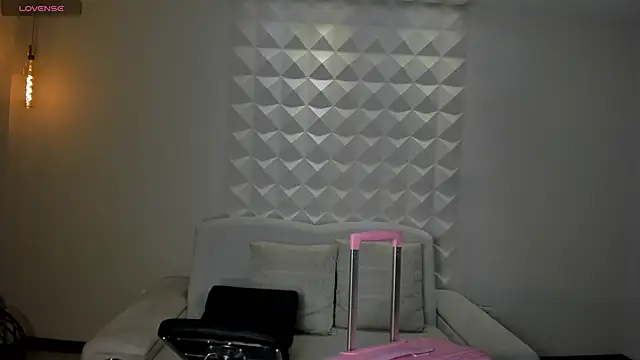 Snapshot of BellaConnorX chatting on 06/12/26, 04:00 BellaConnorX online show from 06/12/26, 04:00