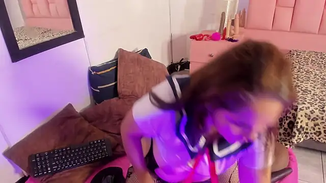 Evaa white online show from 02/21/26, 12:39