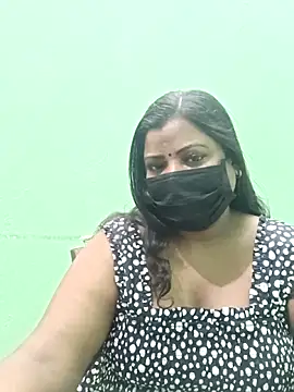 Snapshot of tamil_Nithya_J chatting on 12/17/25, 07:25 tamil Nithya J online show from 12/17/25, 07:25