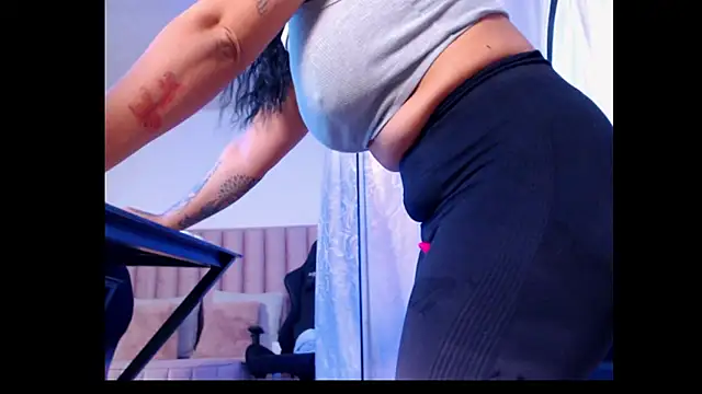 Snapshot of Natural_BIGASS_Nina chatting on 11/01/25, 10:39 Natural BIGASS Nina online show from 11/01/25, 10:39