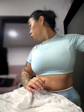 Snapshot of Natural_BIGASS_Nina chatting on 11/24/25, 10:04 Natural BIGASS Nina online show from 11/24/25, 10:04