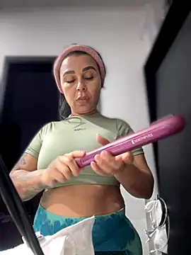 Snapshot of Natural_BIGASS_Nina chatting on 11/25/25, 10:04 Natural BIGASS Nina online show from 11/25/25, 10:04