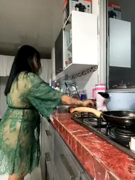 Snapshot of Natural_BIGASS_Nina chatting on 12/04/25, 10:24 Natural BIGASS Nina online show from 12/04/25, 10:24