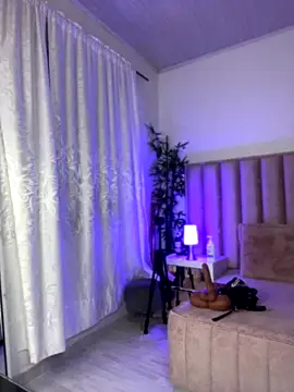 Snapshot of Natural_BIGASS_Nina chatting on 12/05/25, 11:30 Natural BIGASS Nina online show from 12/05/25, 11:30