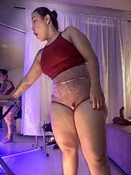 Snapshot of Natural_BIGASS_Nina chatting on 12/15/25, 07:18 Natural BIGASS Nina online show from 12/15/25, 07:18