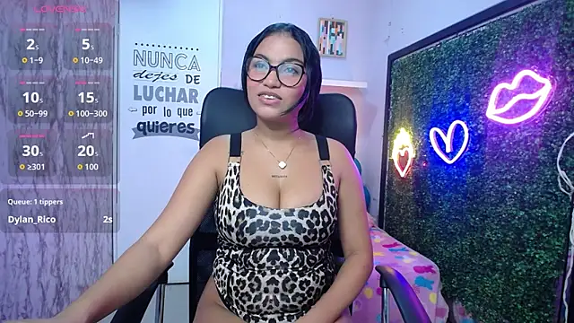 Snapshot of valeria_martinez19 chatting on 11/18/25, 02:50 valeria martinez19 online show from 11/18/25, 02:50
