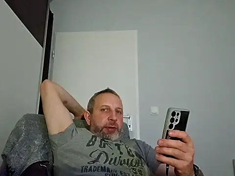 Snapshot of ghost430000 chatting on 11/29/25, 07:17 ghost430000 online show from 11/29/25, 07:17