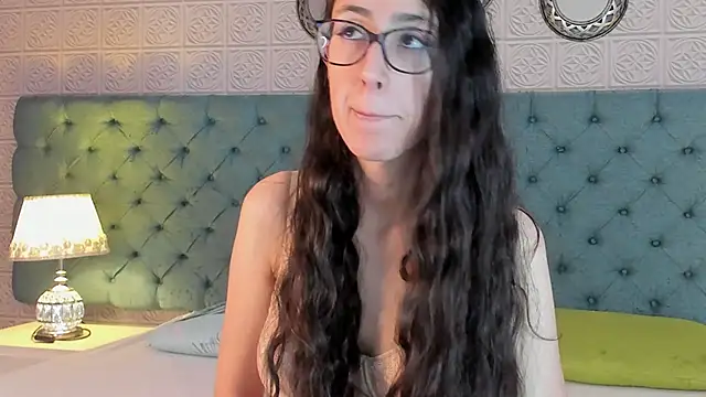 Snapshot of GirafMusic chatting on 02/06/26, 01:47 GirafMusic online show from 02/06/26, 01:47