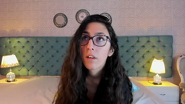 Snapshot of GirafMusic chatting on 02/08/26, 01:09 GirafMusic online show from 02/08/26, 01:09