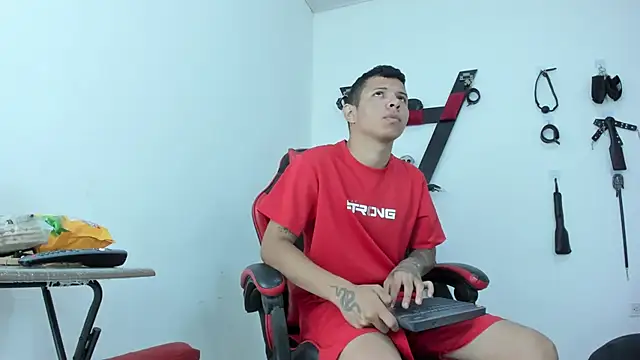 Steven19 LatinBoy online show from 11/07/25, 11:43