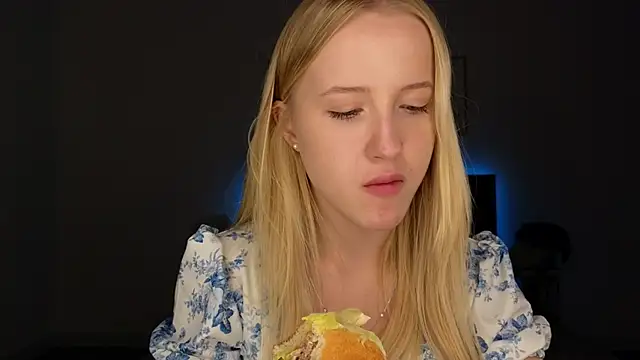 adele armass online show from 06/03/26, 08:47