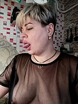 Snapshot of MilkySky chatting on 11/25/25, 09:09 MilkySky online show from 11/25/25, 09:09