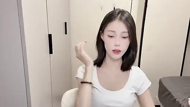 Snapshot of yuyu-33 chatting on 11/02/25, 12:18 yuyu-33 online show from 11/02/25, 12:18