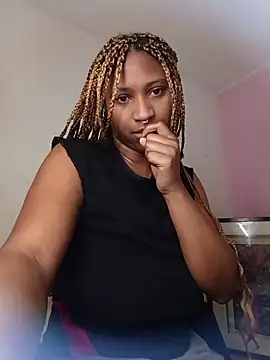 Snapshot of EvonyFoxxx chatting on 06/07/26, 01:43 EvonyFoxxx online show from 06/07/26, 01:43