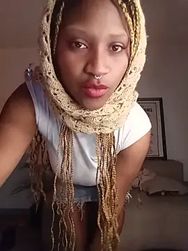 Snapshot of EvonyFoxxx chatting on 06/27/26, 12:26 EvonyFoxxx online show from 06/27/26, 12:26