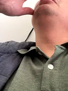 Snapshot of NathanielLux29 chatting on 11/05/25, 04:51 NathanielLux29 online show from 11/05/25, 04:51