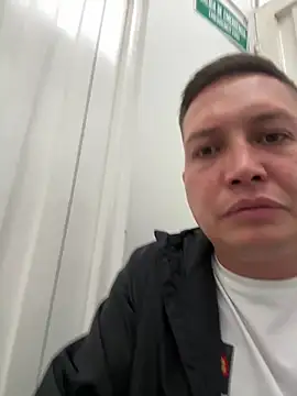 Snapshot of NathanielLux29 chatting on 11/07/25, 08:20 NathanielLux29 online show from 11/07/25, 08:20