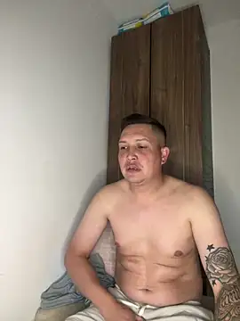 Snapshot of NathanielLux29 chatting on 11/11/25, 12:54 NathanielLux29 online show from 11/11/25, 12:54