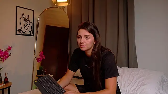 Snapshot of SeleneNova chatting on 07/09/26, 06:56 SeleneNova online show from 07/09/26, 06:56