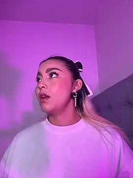 Elina Hills online show from 02/04/26, 03:07