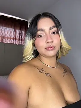 Snapshot of Elina_Hills chatting on 06/17/26, 06:53 Elina Hills online show from 06/17/26, 06:53