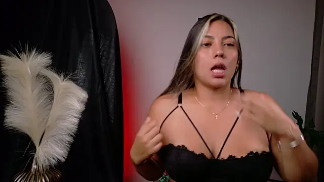 Zara Nova online show from 04/05/26, 09:56