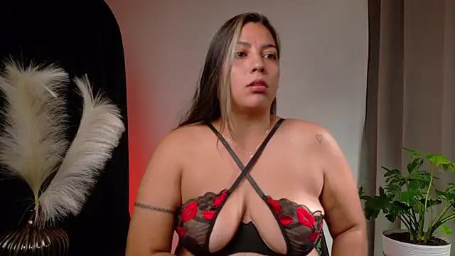 Zara Nova online show from 04/22/26, 05:47