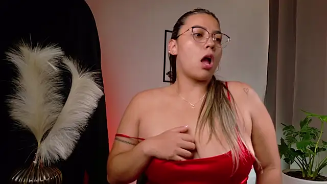 Zara Nova online show from 04/23/26, 05:37