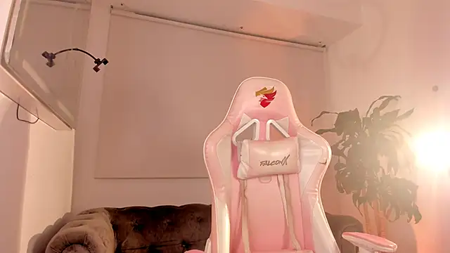 eva  s online show from 04/15/26, 01:34