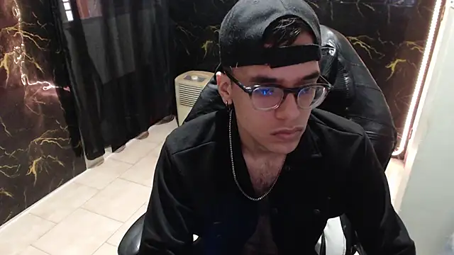 Snapshot of jhon_sex18 chatting on 11/06/25, 07:48 jhon sex18 online show from 11/06/25, 07:48