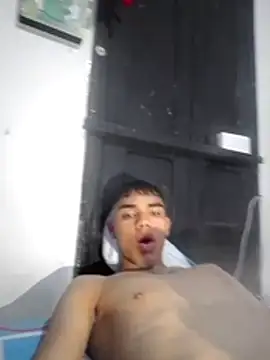 Snapshot of sweet_dirty_boy chatting on 11/05/25, 01:38 sweet dirty boy online show from 11/05/25, 01:38