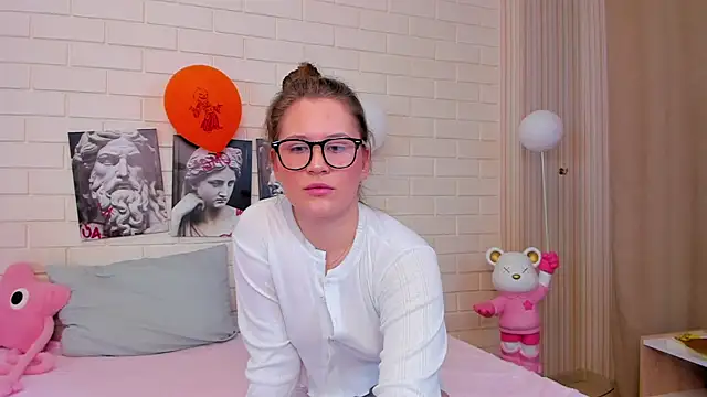 Snapshot of Tinky_kinky chatting on 11/16/25, 11:38 Tinky kinky online show from 11/16/25, 11:38