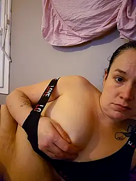 Snapshot of Girlysensuelle chatting on 11/24/25, 08:25 Girlysensuelle online show from 11/24/25, 08:25