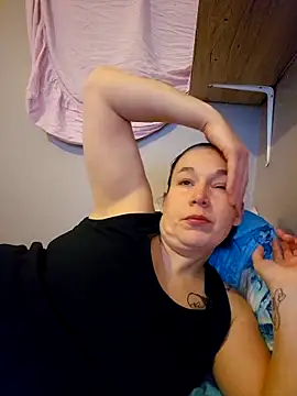 Snapshot of Girlysensuelle chatting on 12/02/25, 07:57 Girlysensuelle online show from 12/02/25, 07:57