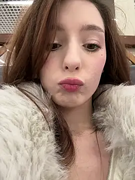 Snapshot of LilluKatten chatting on 12/15/25, 09:24 LilluKatten online show from 12/15/25, 09:24