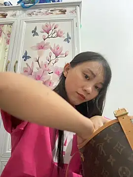 Snapshot of Amino-Suca chatting on 11/07/25, 05:46 Amino-Suca online show from 11/07/25, 05:46