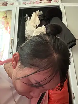 Snapshot of Amino-Suca chatting on 11/22/25, 03:27 Amino-Suca online show from 11/22/25, 03:27