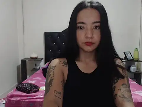 Snapshot of Girlbigtits chatting on 11/13/25, 10:25 Girlbigtits online show from 11/13/25, 10:25