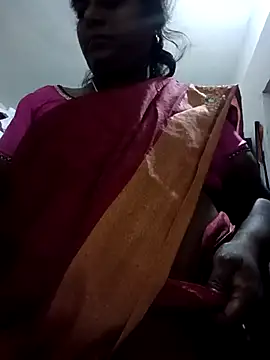 Snapshot of suganthi143 chatting on 11/14/25, 09:35 suganthi143 online show from 11/14/25, 09:35