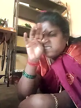 Snapshot of suganthi143 chatting on 11/30/25, 09:57 suganthi143 online show from 11/30/25, 09:57