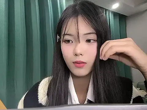 Snapshot of Angela-172 chatting on 11/03/25, 12:06 Angela-172 online show from 11/03/25, 12:06