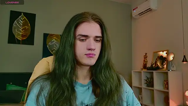 Snapshot of Harvey_Hair chatting on 11/24/25, 12:05 Harvey Hair online show from 11/24/25, 12:05