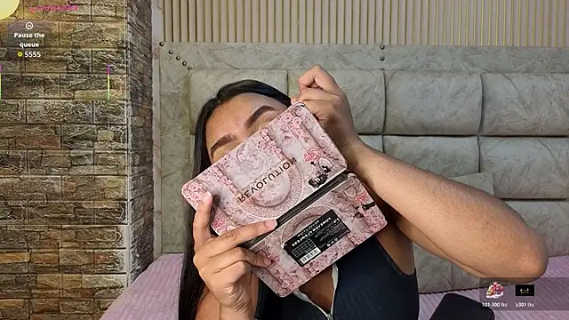 amarahanks1 online show from 12/17/25, 07:42