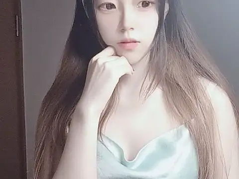 Snapshot of JuliaNoir chatting on 11/03/25, 06:14 JuliaNoir online show from 11/03/25, 06:14