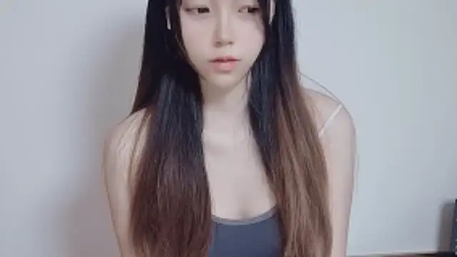 Snapshot of JuliaNoir chatting on 01/12/26, 03:23 JuliaNoir online show from 01/12/26, 03:23