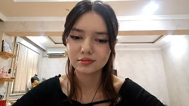 Snapshot of HenryMetter chatting on 10/31/25, 10:38 HenryMetter online show from 10/31/25, 10:38