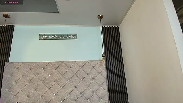 Liia Leens online show from 11/22/25, 03:49