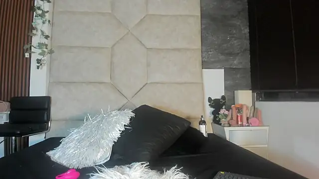 Liia Leens online show from 02/17/26, 03:36