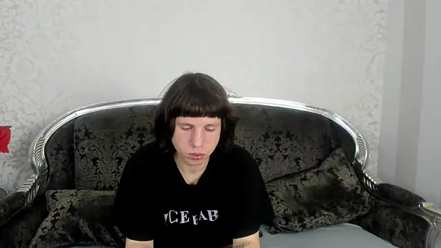 Snapshot of TommyCrown chatting on 10/31/25, 10:27 TommyCrown online show from 10/31/25, 10:27